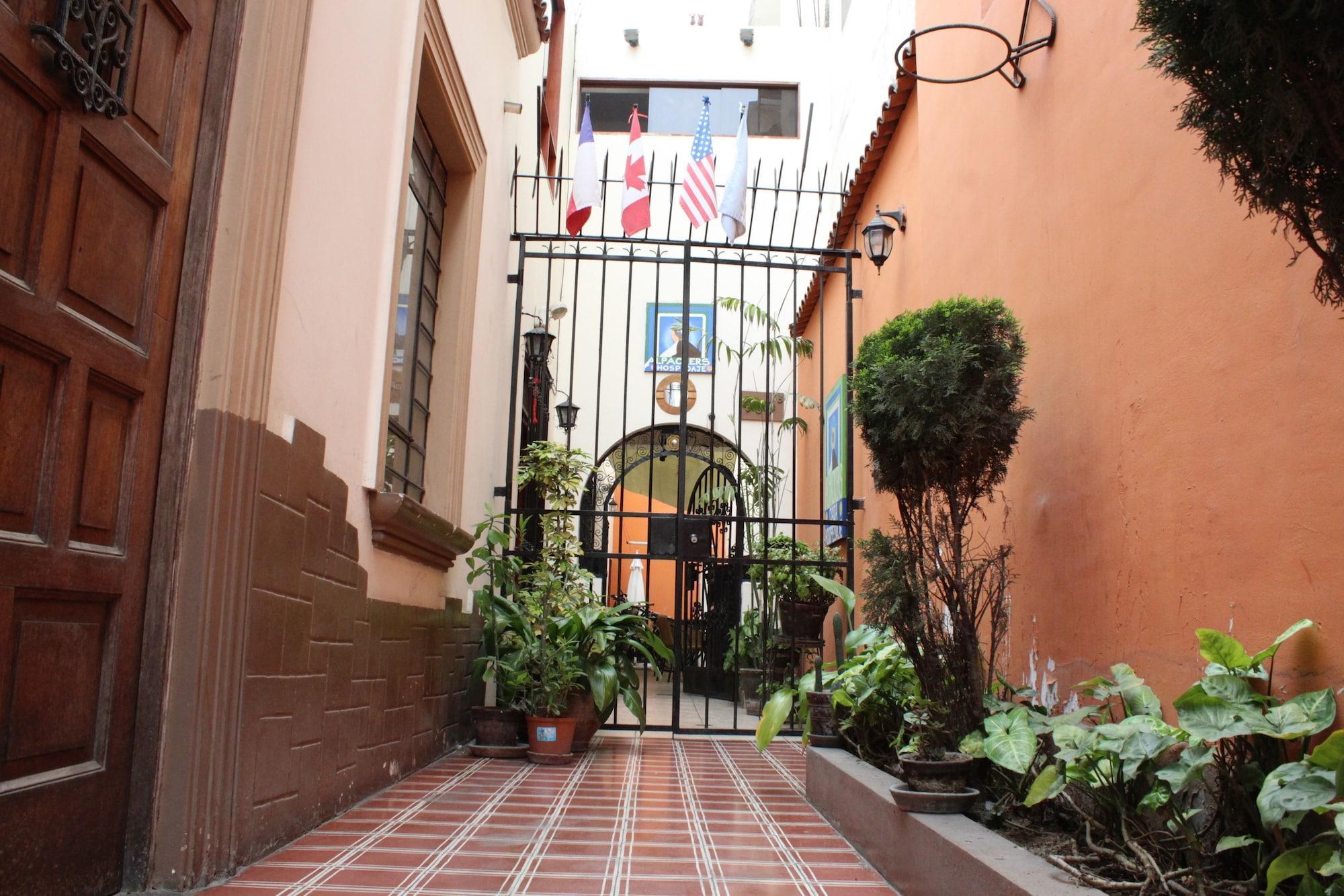 Hotel Alpackers 2*